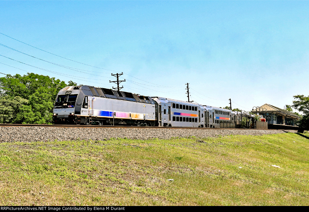 NJT 4526 on train 5517